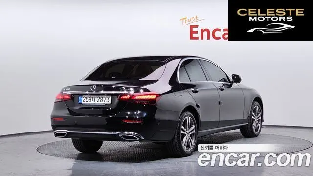 MERCEDES BENZ E-Classe W213 E350 4MATIC Avantgarde 2022 — photo 2 sur 20