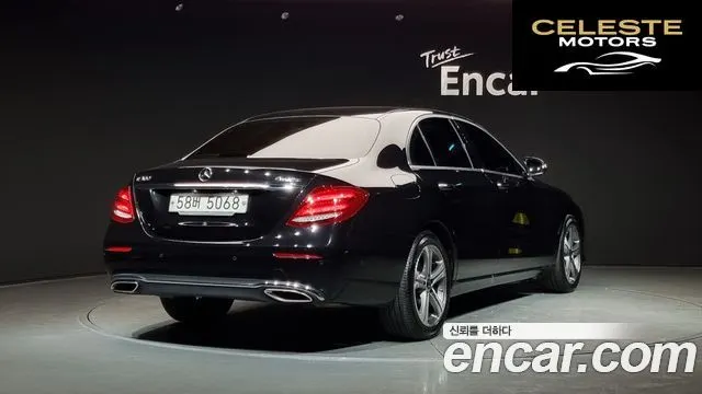 MERCEDES BENZ E-Classe W213 E300 4MATIC Avantgarde 2018 — photo 2 sur 20