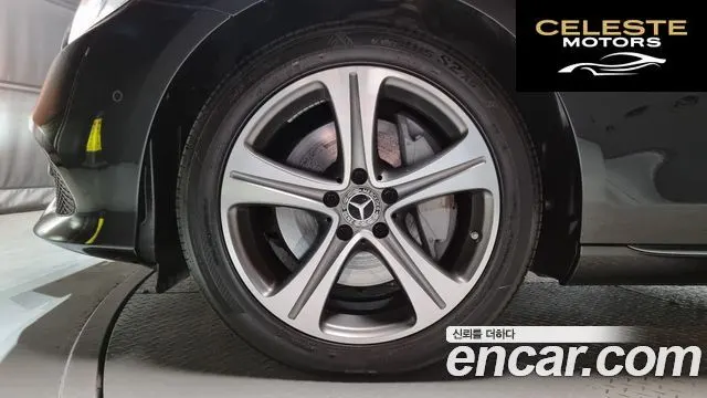 MERCEDES BENZ E-Classe W213 E300 4MATIC Avantgarde 2018 — photo 5 sur 20