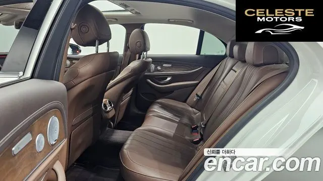 MERCEDES BENZ E-Classe W213 E300 4MATIC Exclusive 2018 — photo 13 sur 20