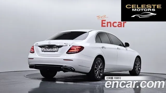 MERCEDES BENZ E-Classe W213 E300 4MATIC Exclusive 2018 — photo 2 sur 20
