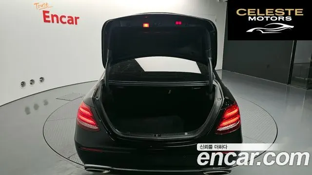 MERCEDES BENZ E-Classe W213 E400 4MATIC Exclusive 2017 — photo 20 sur 20