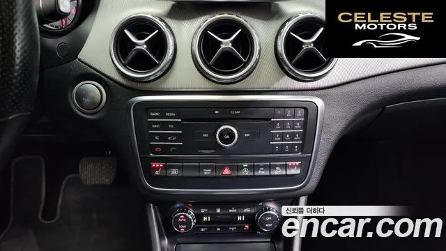 MERCEDES BENZ GLA-Classe X156 GLA200 d 4MATIC 2016 — photo 16 sur 20