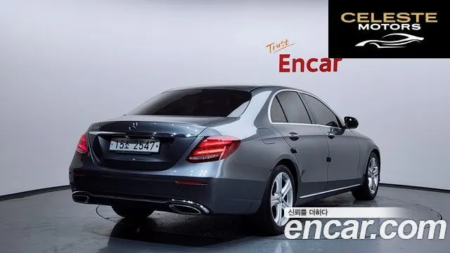 MERCEDES BENZ E-Classe W213 E200 Avantgarde 2017 — photo 2 sur 20