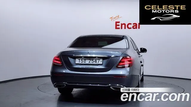 MERCEDES BENZ E-Classe W213 E200 Avantgarde 2017 — photo 4 sur 20