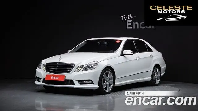 MERCEDES BENZ E-Classe W212 E300 Avantgarde 2013 — photo 1 sur 20