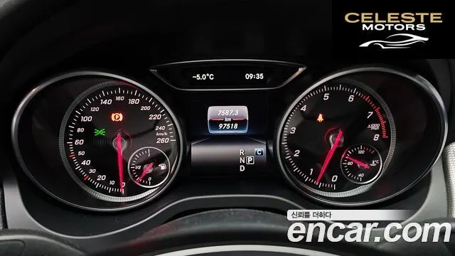 MERCEDES BENZ CLA-Classe C117 CLA250 4MATIC 2017 — photo 8 sur 20