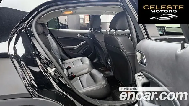 MERCEDES BENZ GLA-Classe X156 GLA220 2018 — photo 12 sur 20