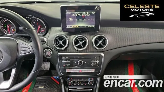 MERCEDES BENZ GLA-Classe X156 GLA220 2018 — photo 14 sur 20