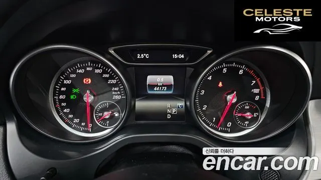 MERCEDES BENZ GLA-Classe X156 GLA220 Premium 2019 — photo 8 sur 20