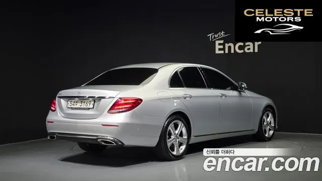 MERCEDES BENZ E-Classe W213 E200 Avantgarde 2017 — photo 2 sur 20