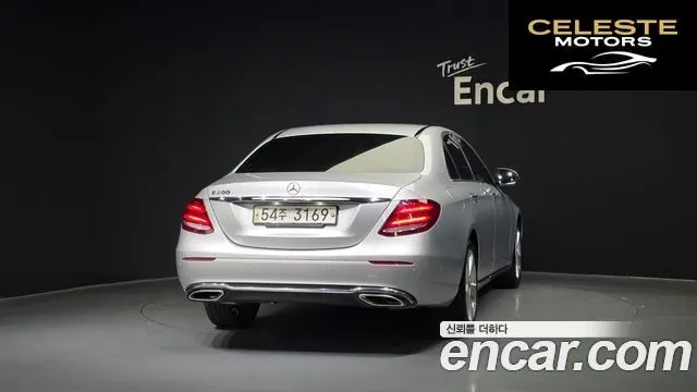 MERCEDES BENZ E-Classe W213 E200 Avantgarde 2017 — photo 4 sur 20