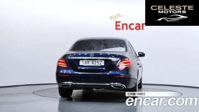 MERCEDES BENZ E-Classe W213 E220d Avantgarde 2017 — photo 4 sur 20