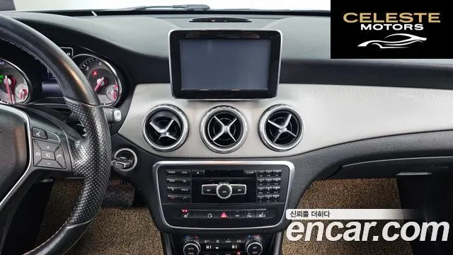 MERCEDES BENZ GLA-Classe X156 GLA200 CDI 2015 — photo 13 sur 24