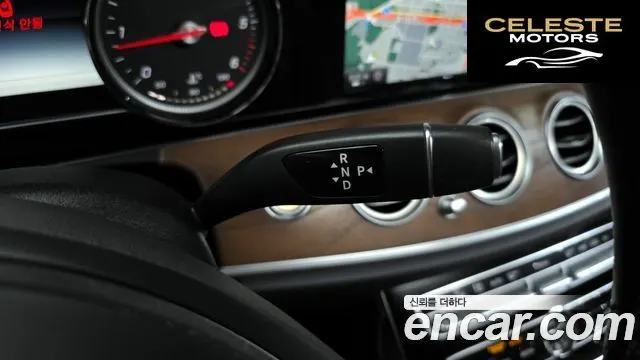 MERCEDES BENZ E-Classe W213 E220d Exclusive 2017 — photo 9 sur 20