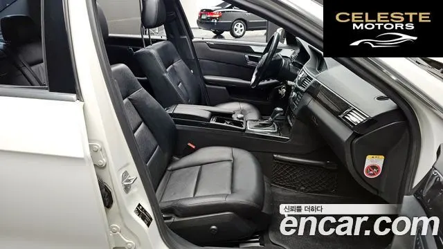 MERCEDES BENZ E-Classe W212 E200 CGI Avantgarde 2011 — photo 10 sur 25