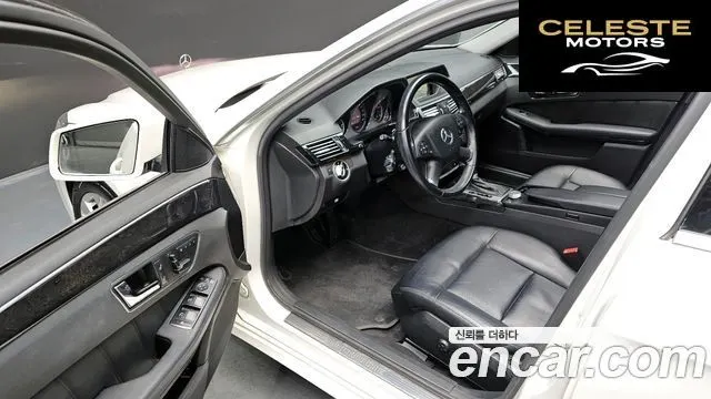 MERCEDES BENZ E-Classe W212 E200 CGI Avantgarde 2011 — photo 12 sur 25