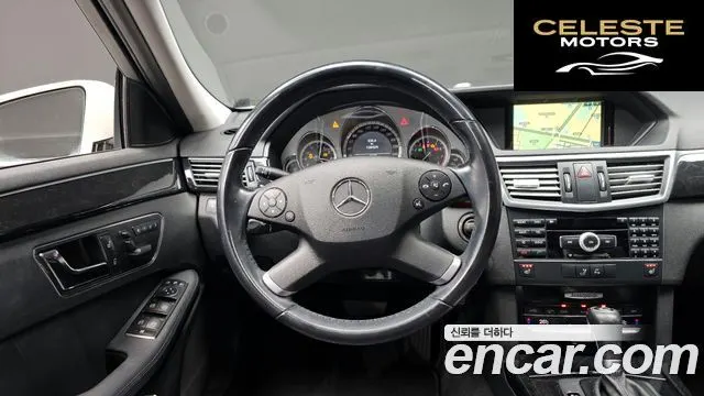 MERCEDES BENZ E-Classe W212 E200 CGI Avantgarde 2011 — photo 13 sur 25