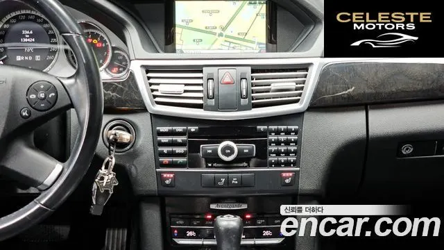 MERCEDES BENZ E-Classe W212 E200 CGI Avantgarde 2011 — photo 14 sur 25