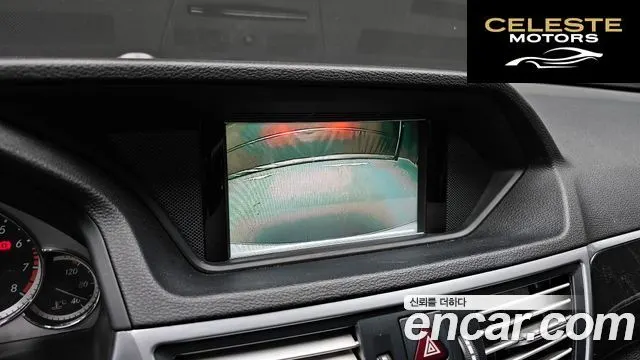 MERCEDES BENZ E-Classe W212 E200 CGI Avantgarde 2011 — photo 15 sur 25