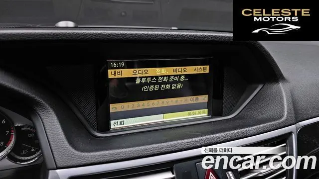 MERCEDES BENZ E-Classe W212 E200 CGI Avantgarde 2011 — photo 16 sur 25