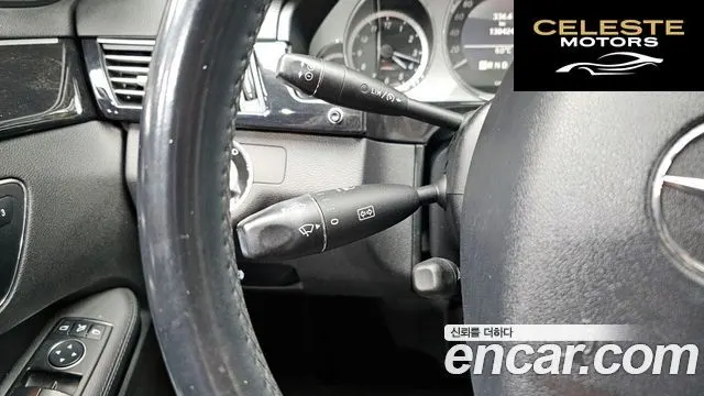 MERCEDES BENZ E-Classe W212 E200 CGI Avantgarde 2011 — photo 17 sur 25