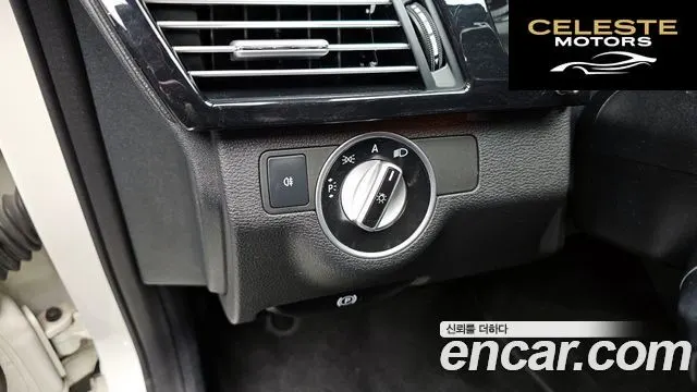 MERCEDES BENZ E-Classe W212 E200 CGI Avantgarde 2011 — photo 18 sur 25