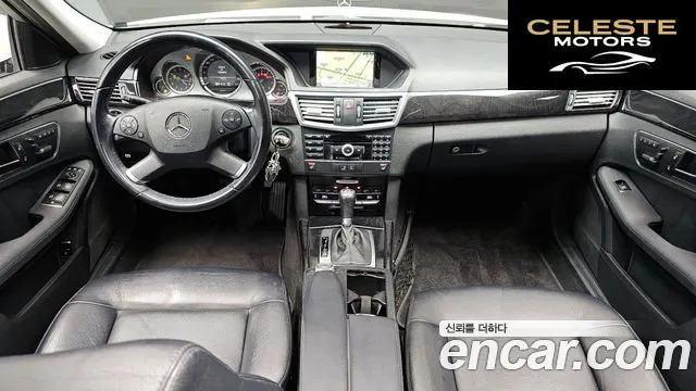 MERCEDES BENZ E-Classe W212 E200 CGI Avantgarde 2011 — photo 23 sur 25