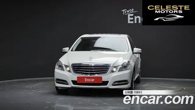 MERCEDES BENZ E-Classe W212 E200 CGI Avantgarde 2011 — photo 3 sur 25