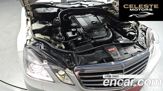 MERCEDES BENZ E-Classe W212 E200 CGI Avantgarde 2011 — photo 6 sur 25