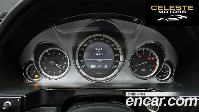 MERCEDES BENZ E-Classe W212 E200 CGI Avantgarde 2011 — photo 8 sur 25