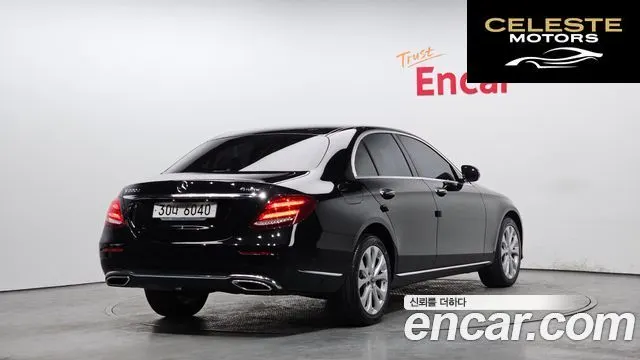 MERCEDES BENZ E-Classe W213 E220d 4MATIC Exclusive 2019 — photo 2 sur 20