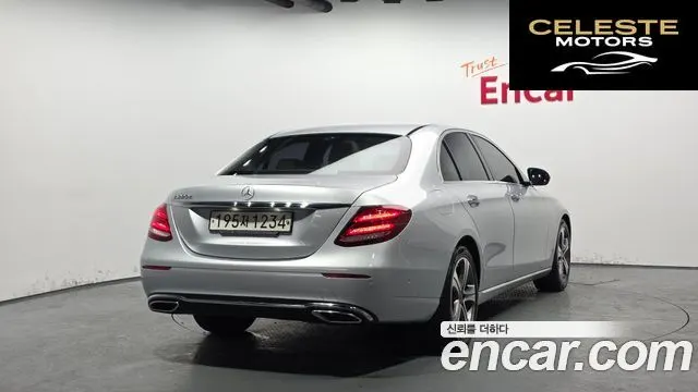 MERCEDES BENZ E-Classe W213 E220d Avantgarde 2017 — photo 2 sur 20