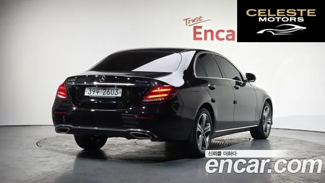 MERCEDES BENZ E-Classe W213 E300 4MATIC Avantgarde 2018 — photo 2 sur 20