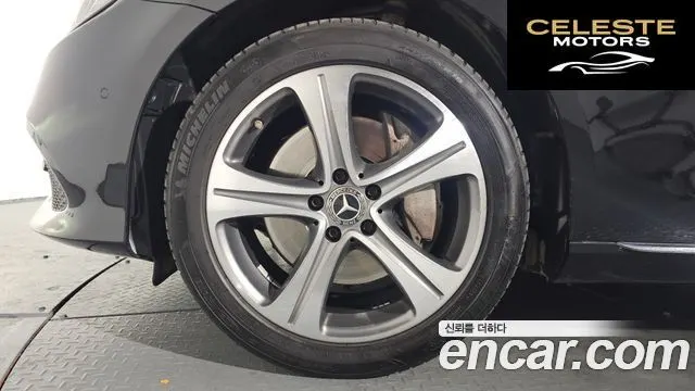 MERCEDES BENZ E-Classe W213 E300 4MATIC Avantgarde 2018 — photo 5 sur 20
