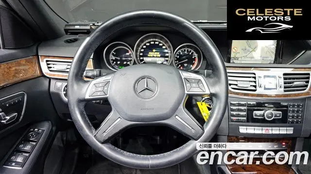 MERCEDES BENZ E-Classe W212 E200 2014 — photo 13 sur 20