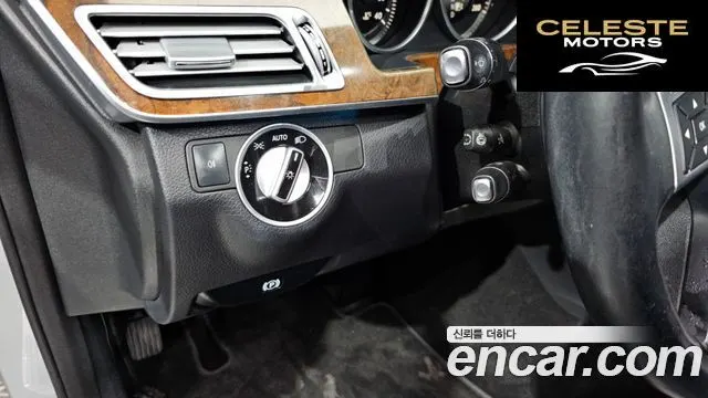 MERCEDES BENZ E-Classe W212 E200 2014 — photo 20 sur 20