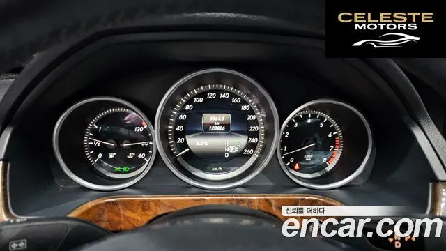 MERCEDES BENZ E-Classe W212 E200 2014 — photo 8 sur 20