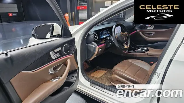 MERCEDES BENZ E-Classe W213 E300 Avantgarde 2017 — photo 11 sur 20