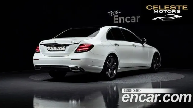 MERCEDES BENZ E-Classe W213 E300 Avantgarde 2017 — photo 2 sur 20