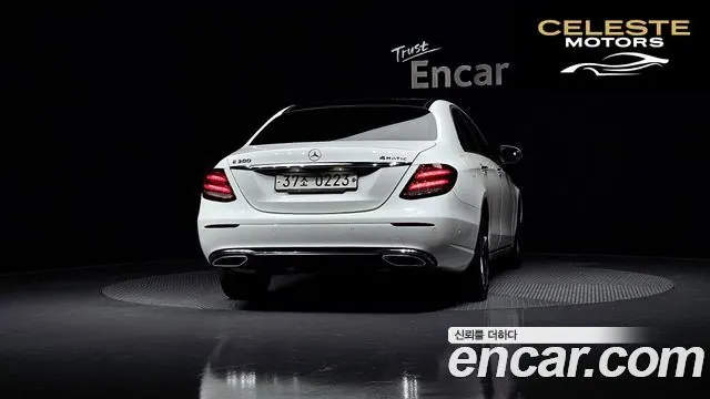 MERCEDES BENZ E-Classe W213 E300 Avantgarde 2017 — photo 4 sur 20