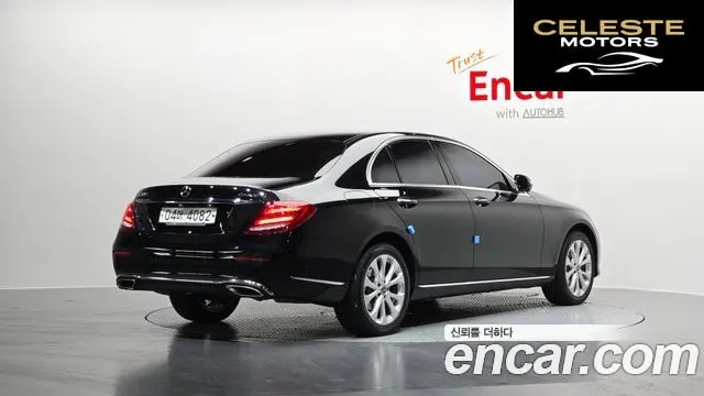MERCEDES BENZ E-Classe W213 E300 4MATIC Exclusive 2018 — photo 2 sur 20