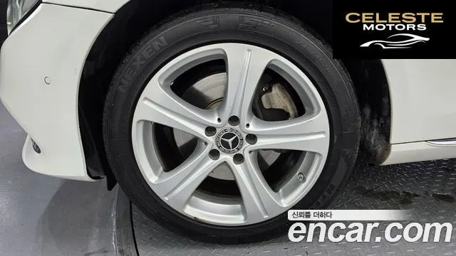 MERCEDES BENZ E-Classe W213 E220d 4MATIC Avantgarde 2017 — photo 5 sur 20
