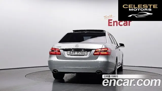 MERCEDES BENZ E-Classe W212 E300 2012 — photo 4 sur 20