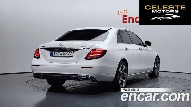 MERCEDES BENZ E-Classe W213 E300 4MATIC Avantgarde 2018 — photo 2 sur 20