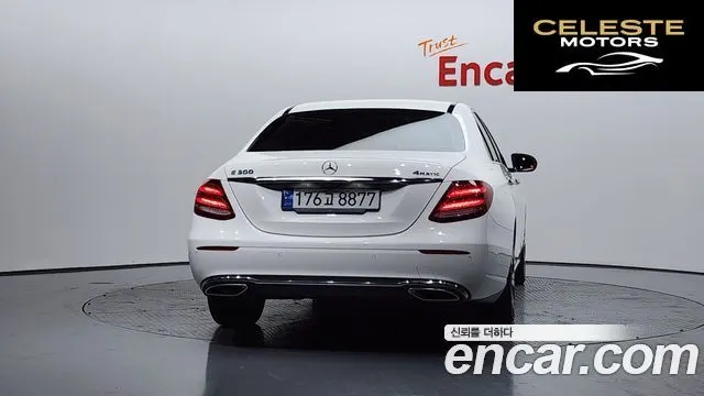 MERCEDES BENZ E-Classe W213 E300 4MATIC Avantgarde 2018 — photo 4 sur 20