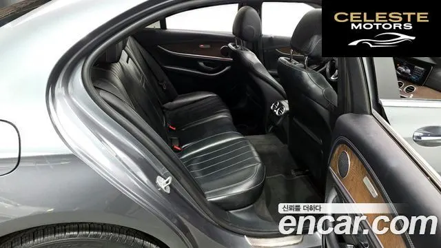 MERCEDES BENZ E-Classe W213 E300 4MATIC Exclusive 2017 — photo 12 sur 20