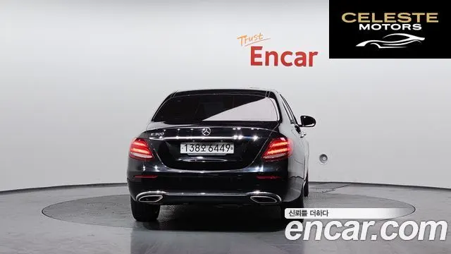 MERCEDES BENZ E-Classe W213 E300 Avantgarde 2017 — photo 4 sur 20