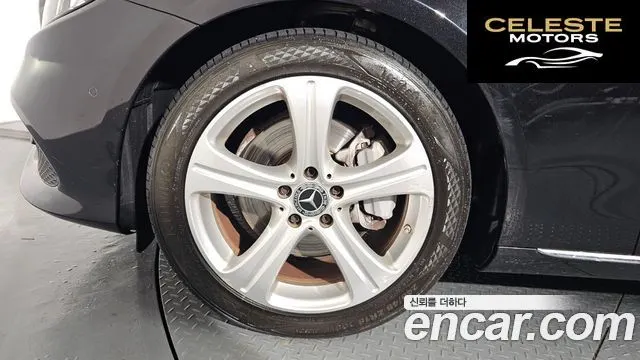 MERCEDES BENZ E-Classe W213 E200 Avantgarde 2018 — photo 5 sur 20