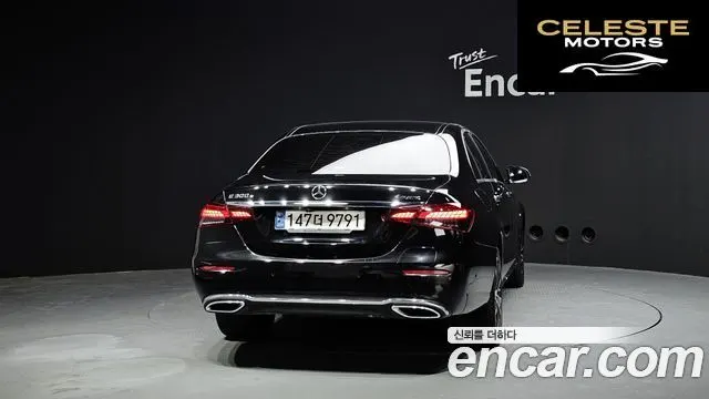 MERCEDES BENZ E-Classe W213 E300e 4MATIC Exclusive 2021 — photo 4 sur 20